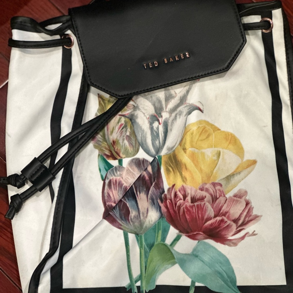 Ted baker bag   Light weight   So confiable
